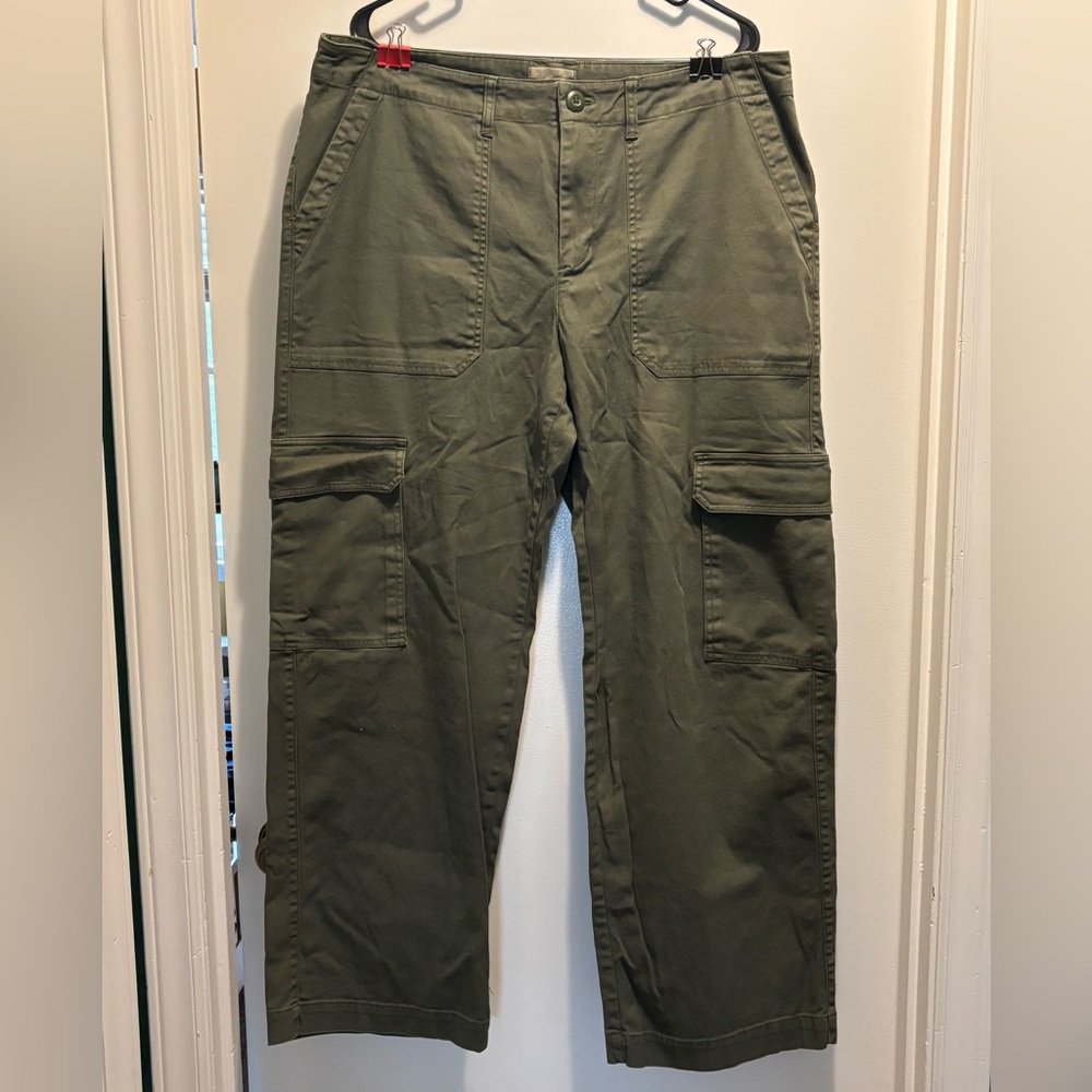Universal Thread Women’s Green Cargo Pants